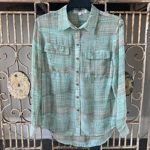 XS green Two by Vince Camuto button up blouse